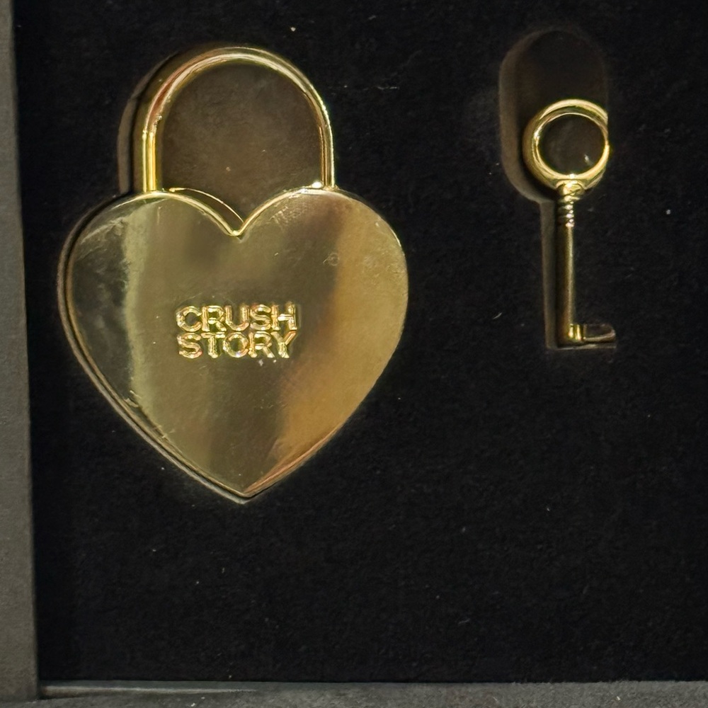 Chanel CRUSH STORY Gold Heart Lock and Key NIB - Picture 2 of 2